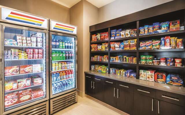 La Quinta Inn & Suites by Wyndham Clifton Park