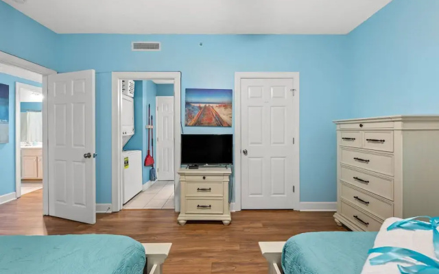 Large Balcony! Gulf Front Master Suite! Many Amenities On-site!