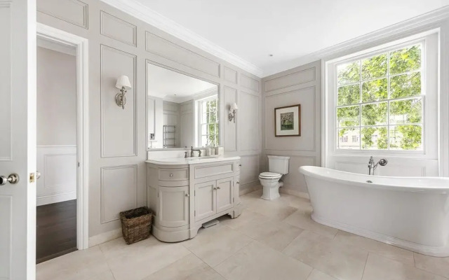 Classical Living in Knightsbridge