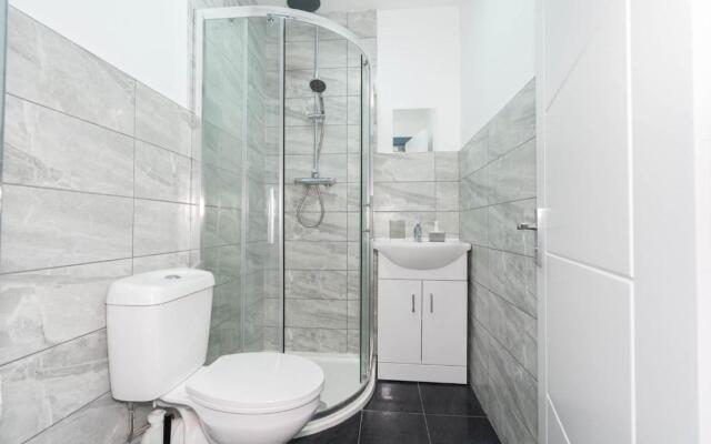 Stylish, spacious studio with Netflix