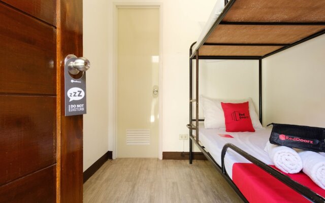 RedDoorz @ Governors Drive Coron