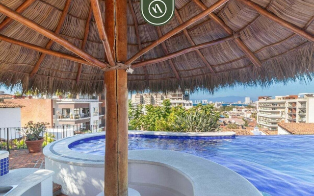 Stylish 2 BR Condo in Romantic Zone - Rooftop Pool