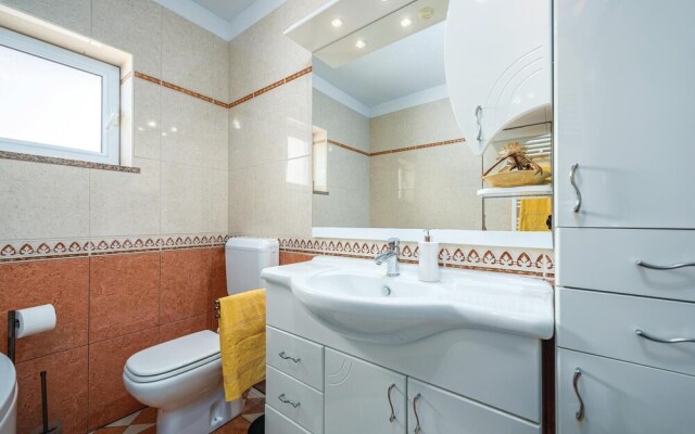 Stunning Home in Vinez With Wifi and 3 Bedrooms