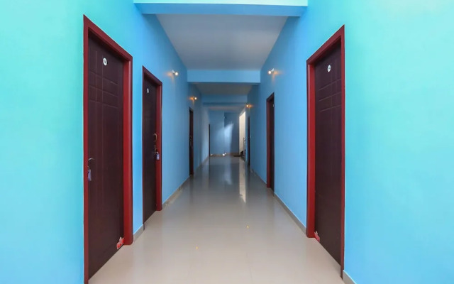 OYO 23308 Lamiya Plaza