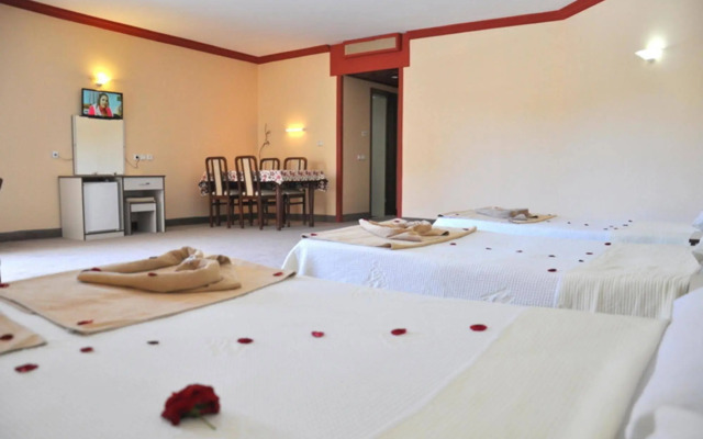Mustis Royal Plaza Hotel