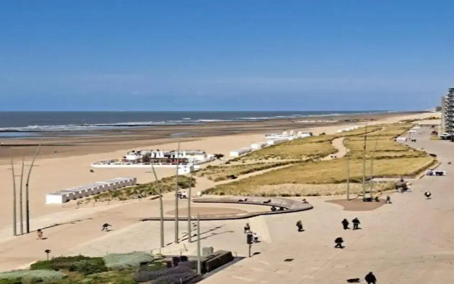 Apartment in Middelkerke With Stunning Views