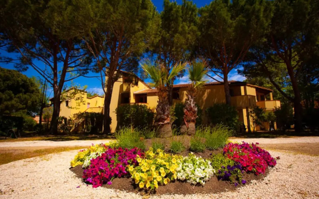 Marina Hotel Club