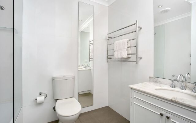 Sunny and Spacious Two Bdr Apt - SPF13