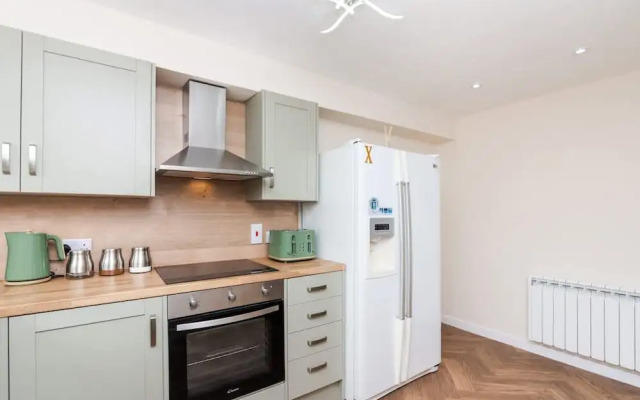 1 Bed-ground Floor-free Parking
