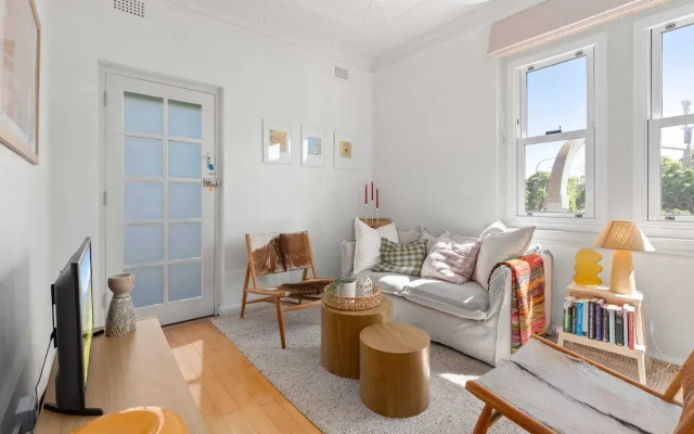 Charming 1-bed Apartment in Neutral Bay
