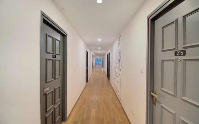 OYO Townhouse 165 Netaji Road