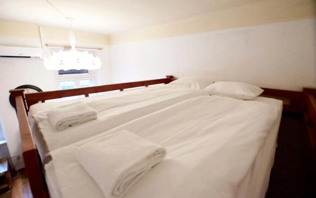 Standard Apartment by Hi5 - Nyugati square