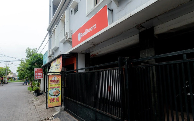 RedDoorz Syariah @ Delta Sari Aloha Waru