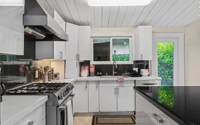 Entire 3br House With Playground