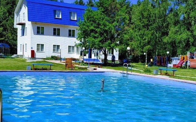 Зеленая поляна