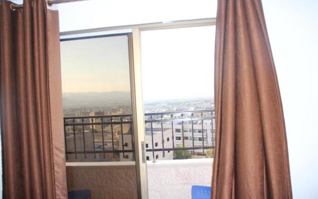Weekend Hotel