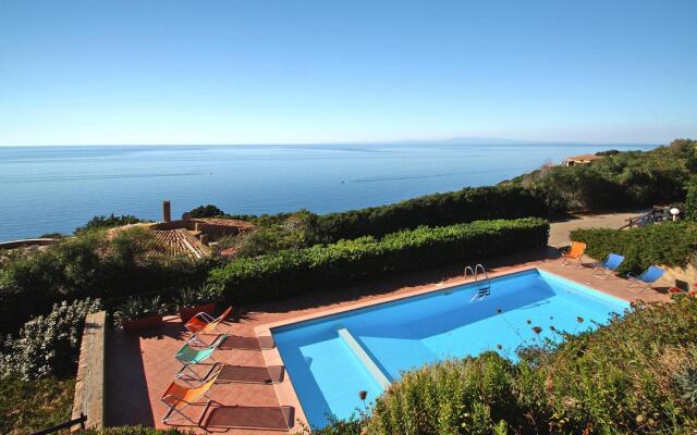 Apartment in Costa Paradiso with garden furniture