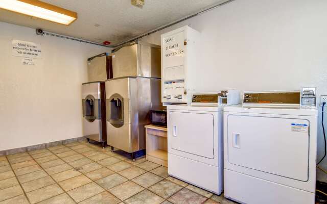 Motel 6 Riverside, CA - South