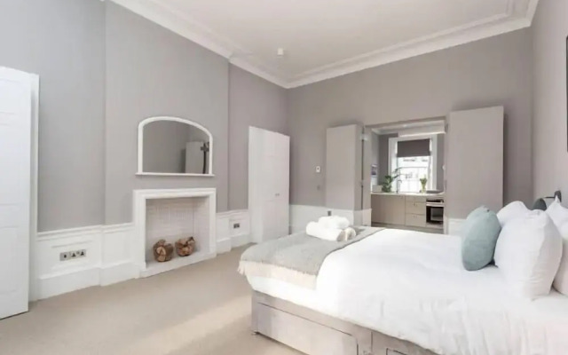 JOIVY Torphichen Street 5 Star Luxury Apartment