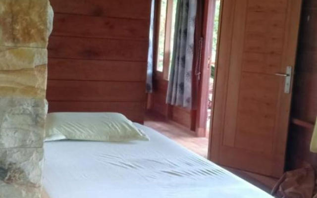 On The Rocks Bungalows, Restaurant and Jungle Trekking Tours - From May to September only stay here