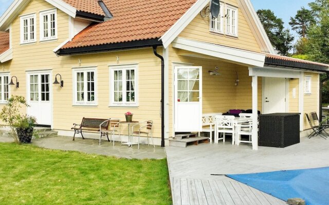 10 Person Holiday Home In Kongshavn