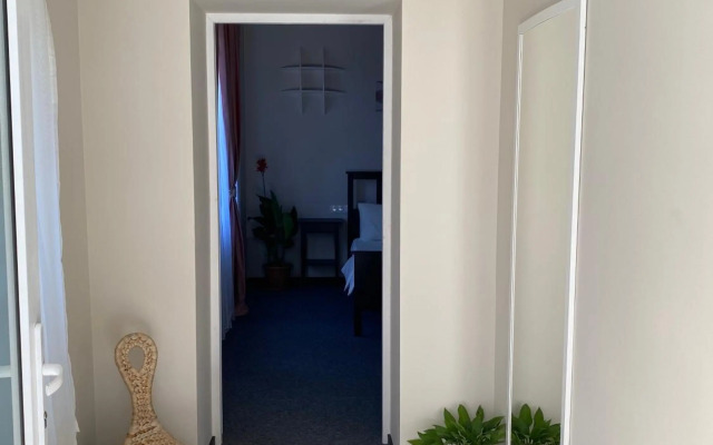 Theater Guesthouse with Parking