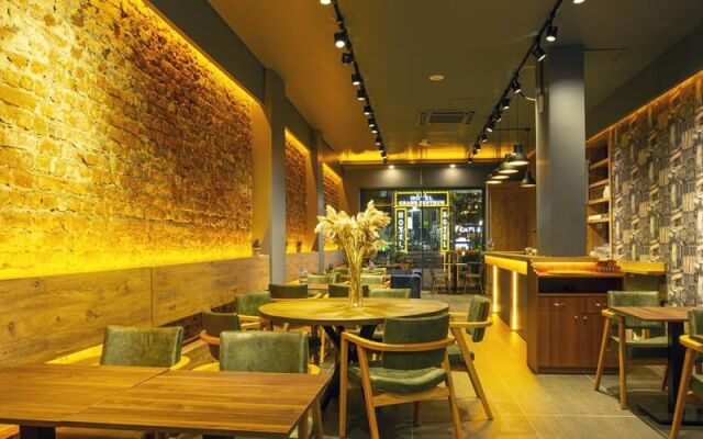 Alemeyn The Taksim Leons Hotel Cafe & Spa