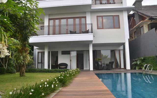 BreezeBlows City View 5BR with Pool + Familly Room