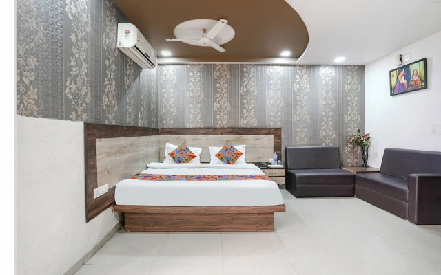 Fabhotel Royal City
