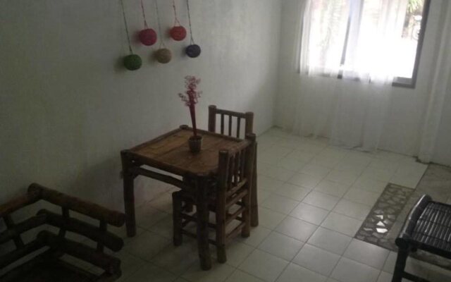 Johnnil's Tourist Inn