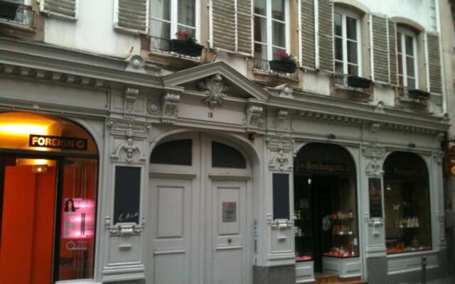 Les Serruriers - Appartement Spacieux avec Terrasse & Parking