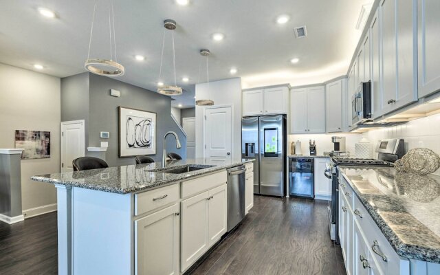 Tasteful Durham Townhome - 6 Mi to Downtown!