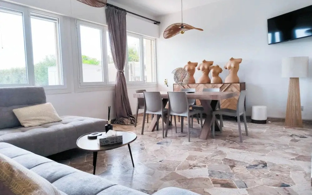 Seafront Apartment With Private Parking