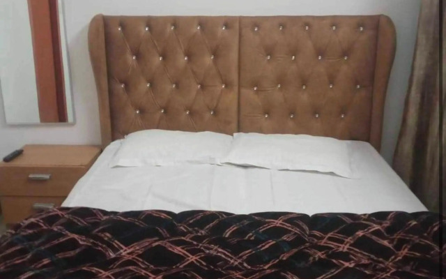 SPOT ON 80622G Second Home Guest House