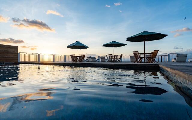 Samuh Sunset Nusa Penida by GenuineHost