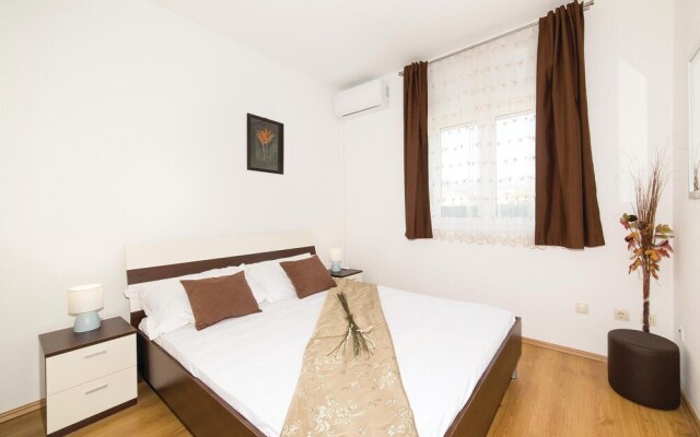Amazing Home in Kastel Stafilic With Wifi and 3 Bedrooms