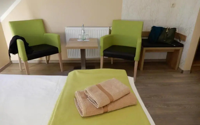 Hotel Pension Am Hafen + Pfannkuchenhaus