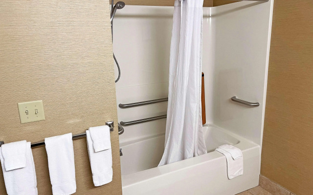 Country Inn & Suites by Radisson, Findlay, OH