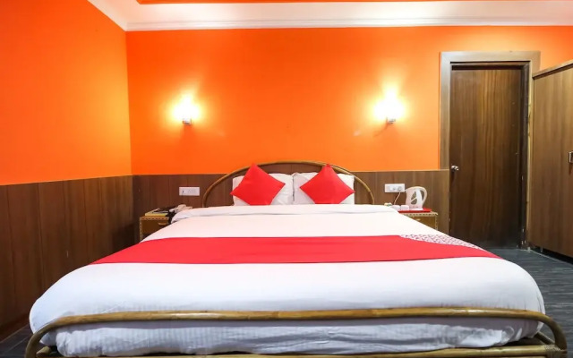 OYO 8367 Hotel The Woodz