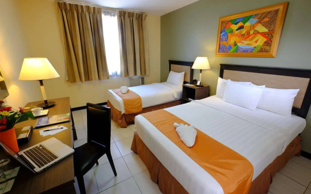 OYO 187 The Maxwell Hotel