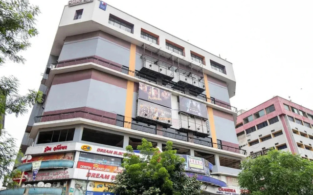 The Grand Mid Way by OYO Rooms
