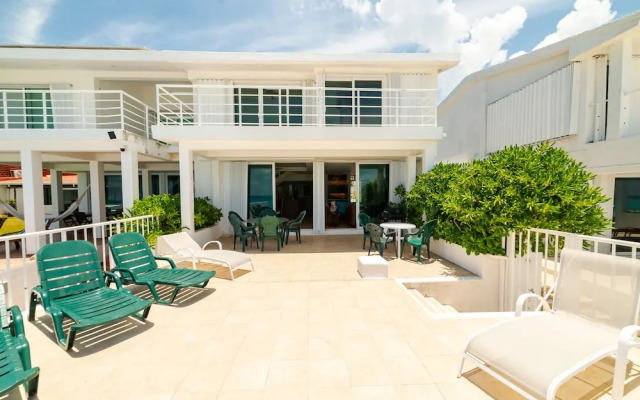 Private pool in beach front Villa