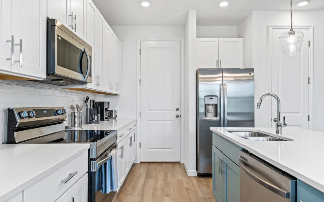 Lovely Townhome Sleeps 8 Eve101