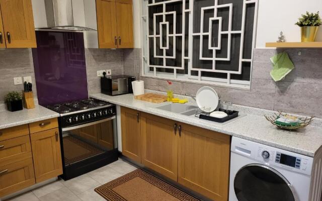 Accra Cozy Retreat With 2 Bedrooms