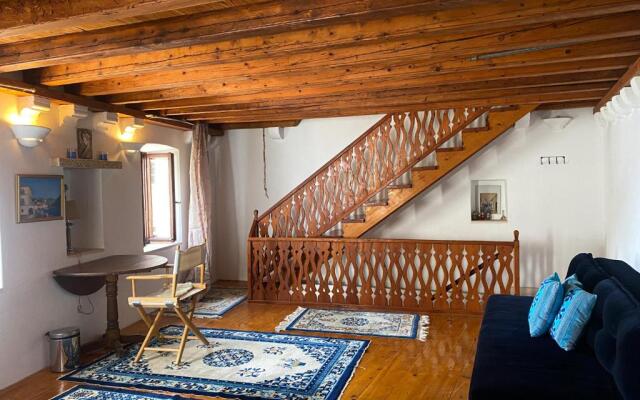 Charming Bohemian house in Perast