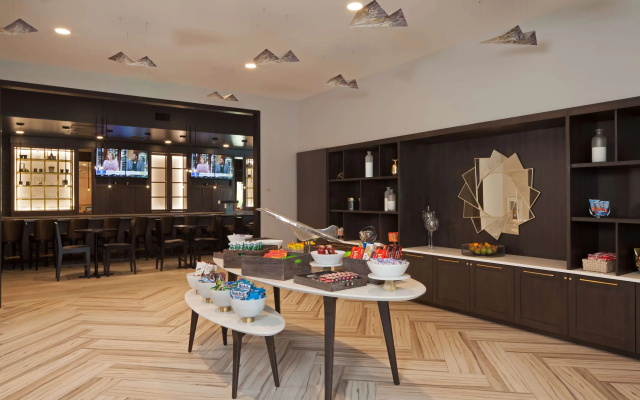 H Los Angeles, Curio Collection by Hilton