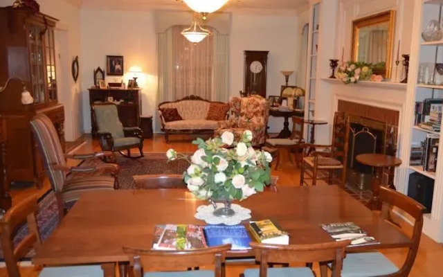 East Hills Bed & Breakfast Inn