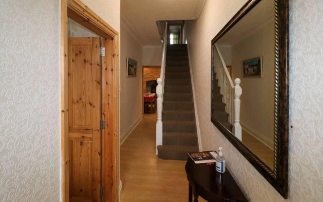 Impeccable 4-bed House in Blackpool