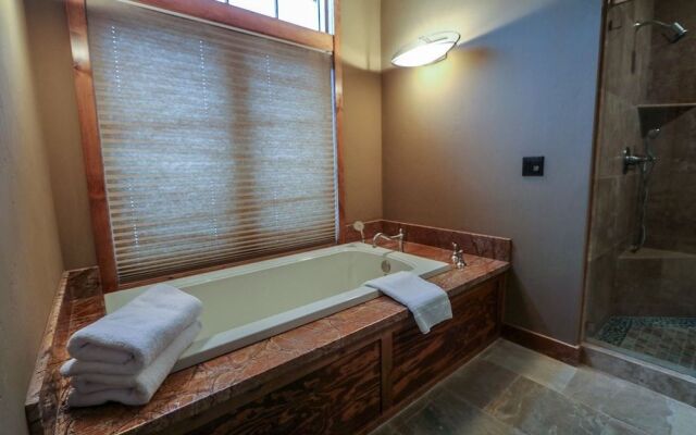 Stonegate #5 5 Bedroom Home by RedAwning