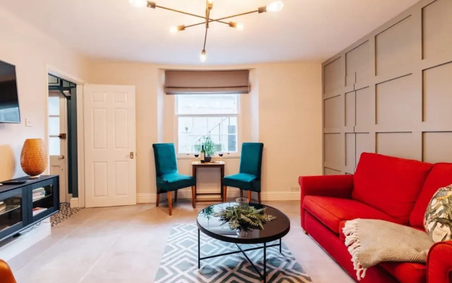 Central Townhouse With Garden Free Parking